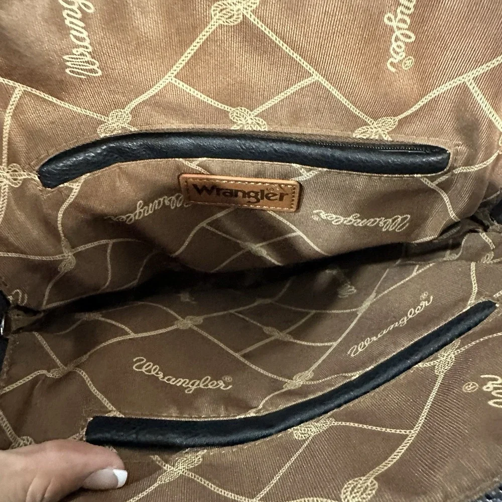 Wrangler Classic Dome Zippered Backpack Black‎ 11x11 EUC